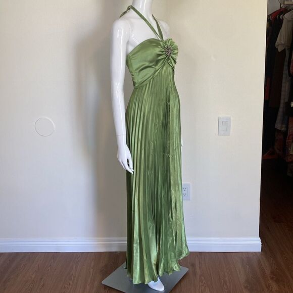 Betsy & Adam Apple Green Pleated Gown Size 2 - Picture 5 of 16